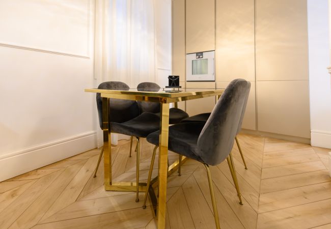 Apartamento en Madrid - Exclusivo Piso de Lujo en el Barrio de Salamanca – Elegancia y Confort en el Corazón de Madrid .Temporal  Apartamento en Madrid - Exclusivo Piso de Lujo en el Barrio de Salamanca – Elegancia y Confort en el Corazón de Madrid .Temporal