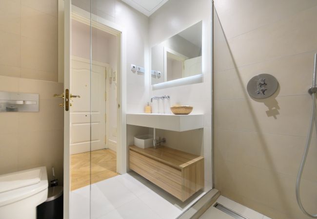 Apartamento en Madrid - Apartamento de Lujo en el Corazón de Madrid – Elegancia, Comodidad y Estilo en un Solo Espacio Apartamento en Madrid - Apartamento de Lujo en el Corazón de Madrid – Elegancia, Comodidad y Estilo en un Solo Espacio