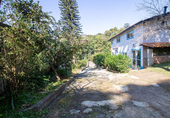 Casa en Santana de Parnaíba - Refúgio Pet-Friendly c/ Lareira, garagem e Wi-fi