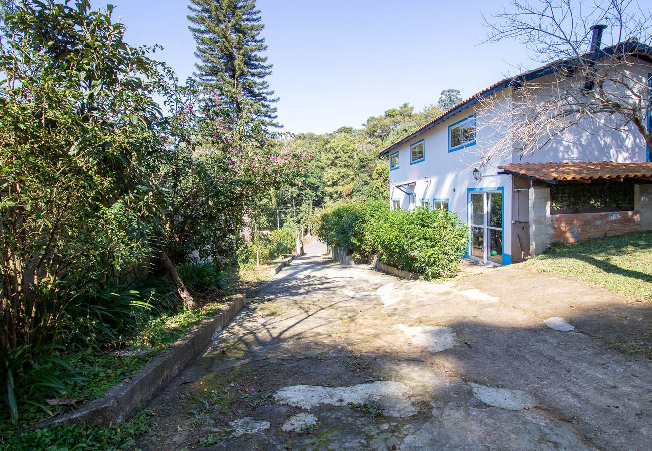 Casa en Santana de Parnaíba - Refúgio Pet-Friendly c/ Lareira, garagem e Wi-fi