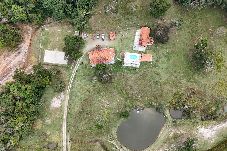 Casa en Taubaté - Chácara c/ piscina, campo e chalés privativos