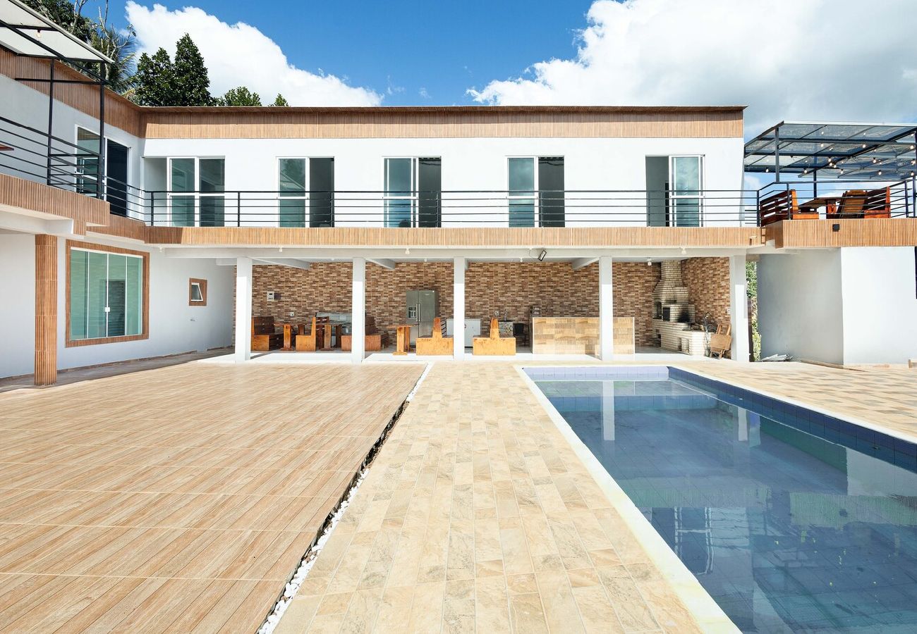 Casa en Mairinque - Chácara Pet-Friendly c Piscina, Jogos e Wi-fi