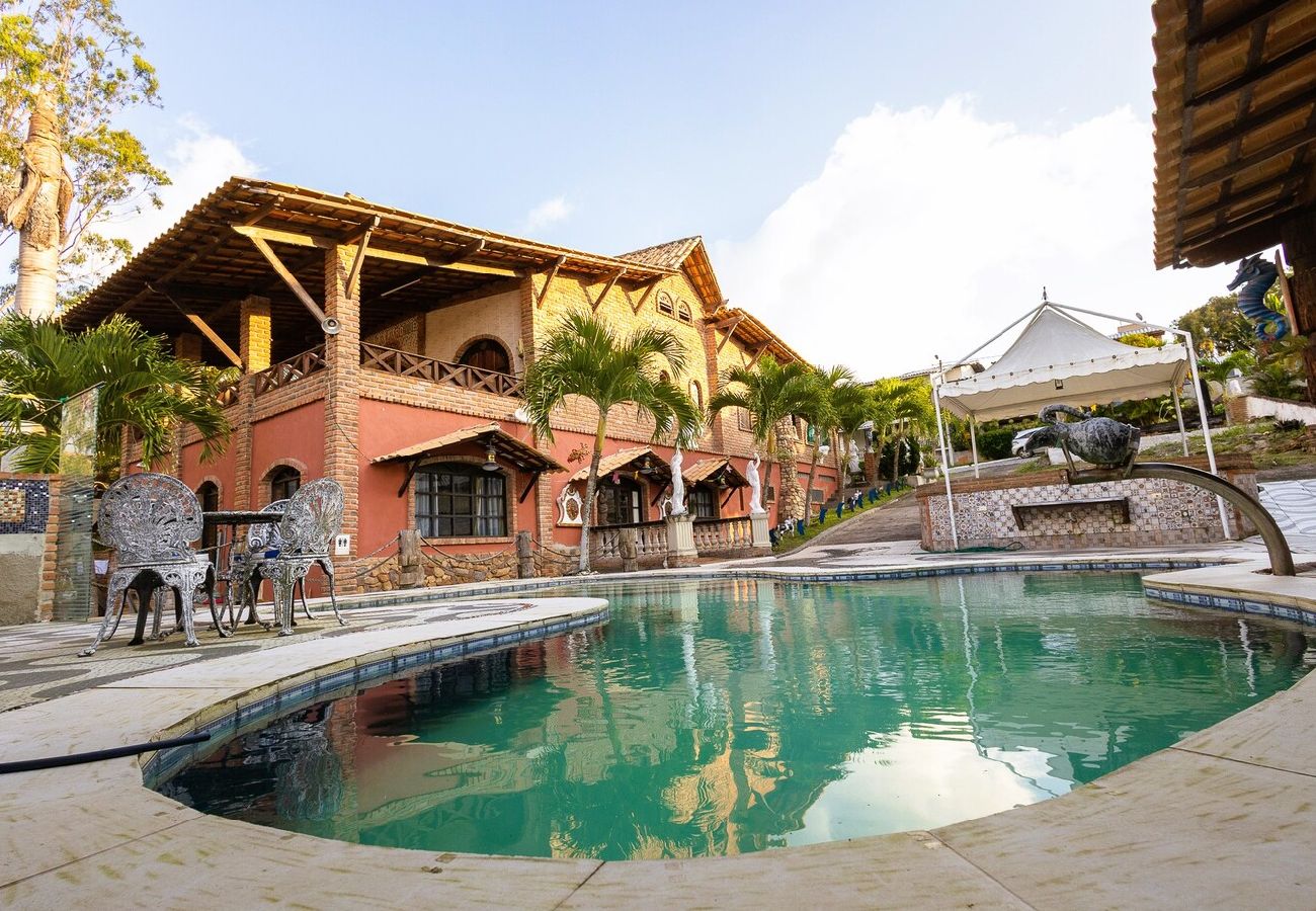 Casa en Gravatá - Casa de Campo Luxuosa c/ Piscina e Churrasqueira