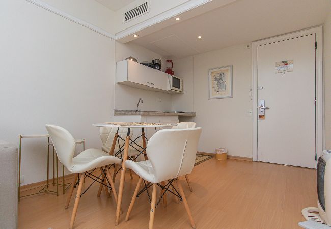 Apartamento en São Paulo - Flat c Academia, Sauna e Garagem - Jardim Paulista Apartamento en São Paulo - Flat c Academia, Sauna e Garagem - Jardim Paulista