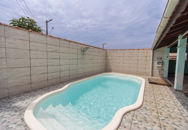 Casa en Peru&iacutebe - Casa com Piscina e Garagem a 550m da Praia