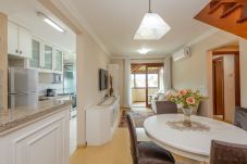 Apartamento en Gramado - Ap 3D na av Borges de Medeiros (3 banheiros, 2 vagas)